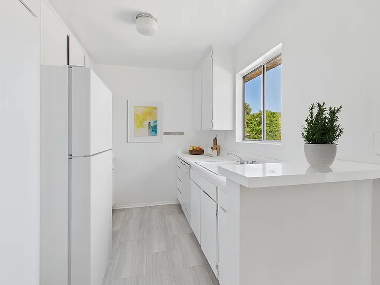 La Cresta Apartments — Photo 8