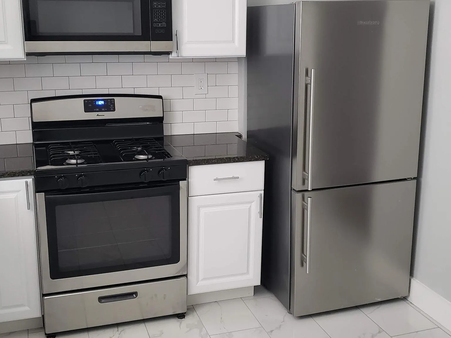3 bed, 1.5 bath, 840 sqft, $1,700 — Photo 4