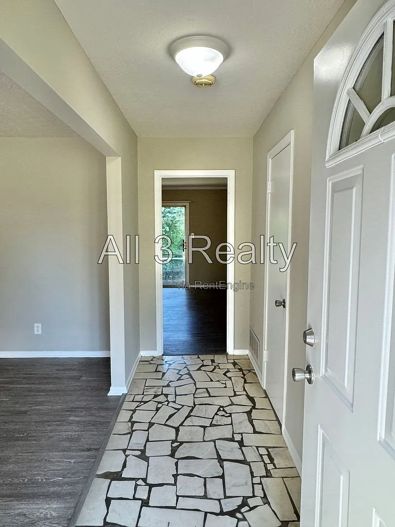 3 bed, 2.0 bath, 1797 sqft, $1,435 — Photo 4