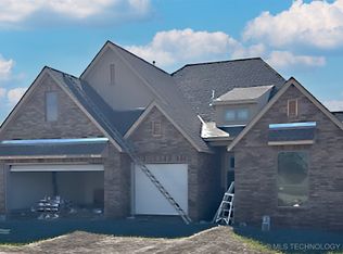 2002 E 45th Pl, Sand Springs, OK 74063