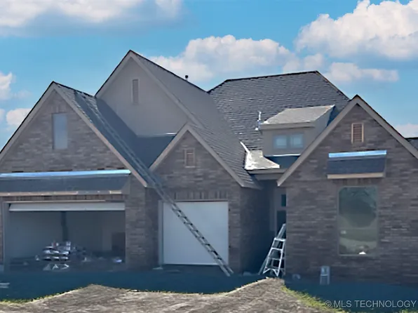 2002 E 45th Pl, Sand Springs, OK 74063