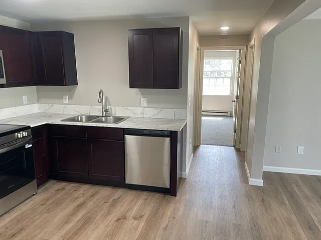 2 bed, 700 sqft, $1,200 — Photo 2