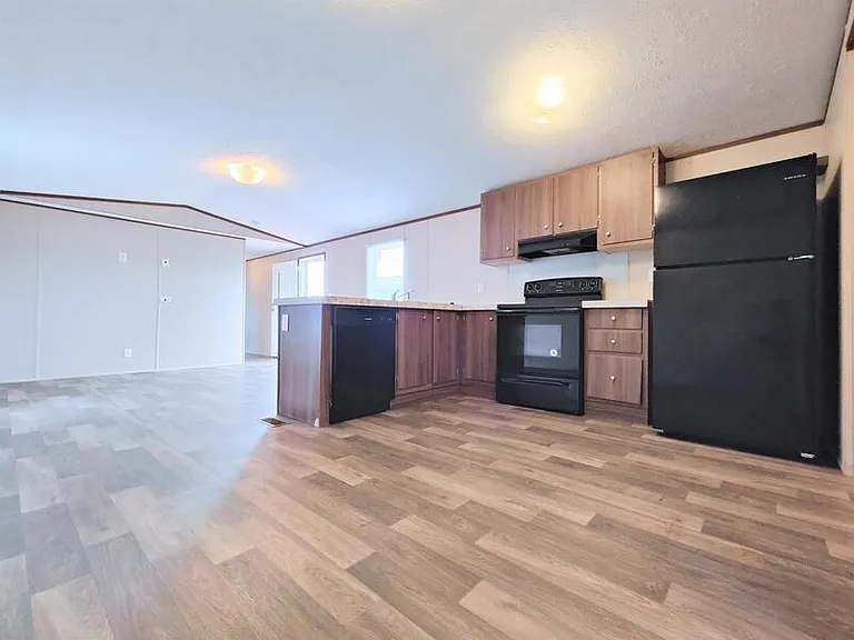 337 W Tower Ln — Photo 2
