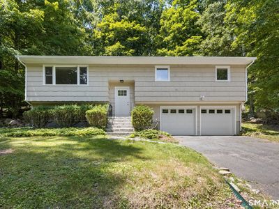 2 Oakwood Drive, New Fairfield, CT, 06812