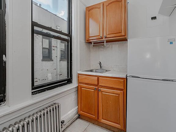 3rd image of 31-21 35th St #2R
