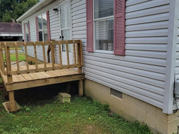 308 W Washington St, Nelsonville, OH 45764