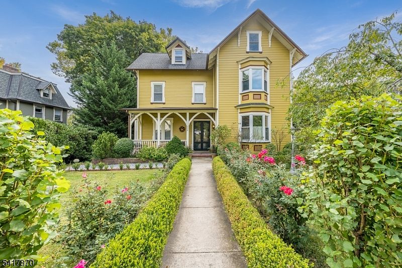 1st image of 224 Walton Ave
