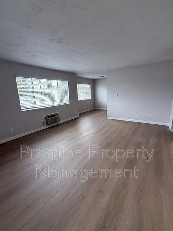 2 bed, 1.5 bath, 925 sqft, $2,100 — Photo 3