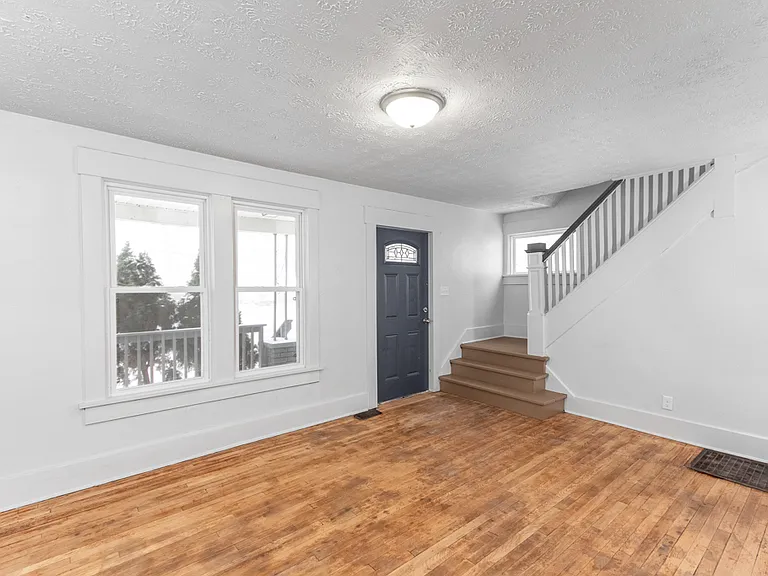 2202 Georgetown Rd NE — Photo 4