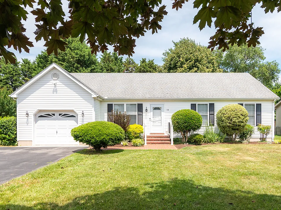 18 Bryn Mawr Dr