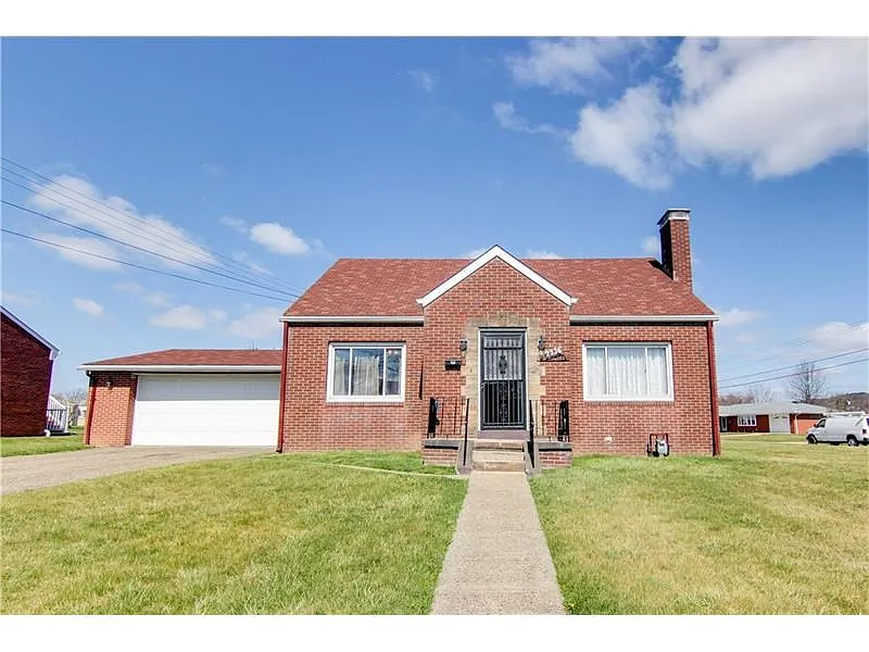 2336 Admiral St photo 1