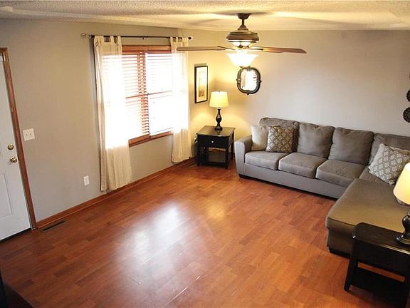 3rd image of 606 Broadway St