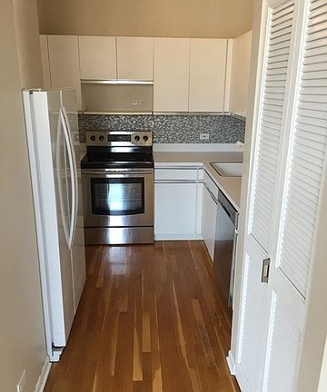 3rd image of 2343 N Greenview Ave APT 203