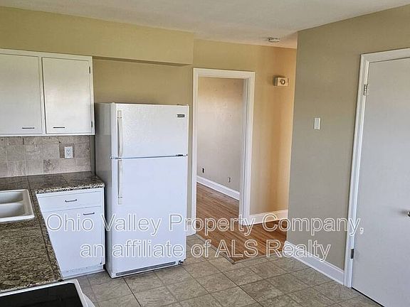 4th image of 2910 Abigail Dr APT 4