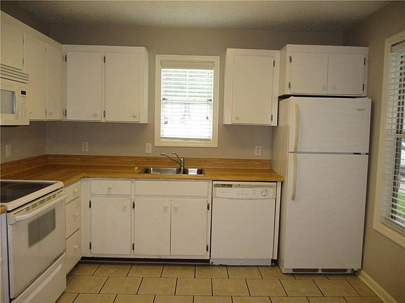 3rd image of 103 E Island Square Dr