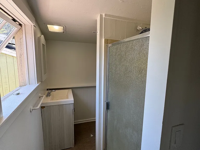 659 Sandercock St — Photo 19