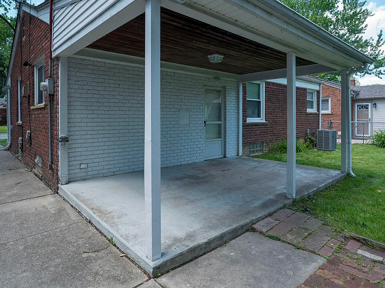 2631 Woodside St — Photo 2