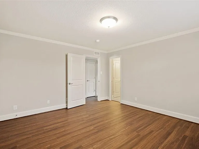 9015 Villa Park Cir — Photo 16