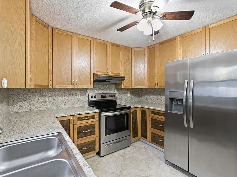2545 Conroy Dr — Photo 2