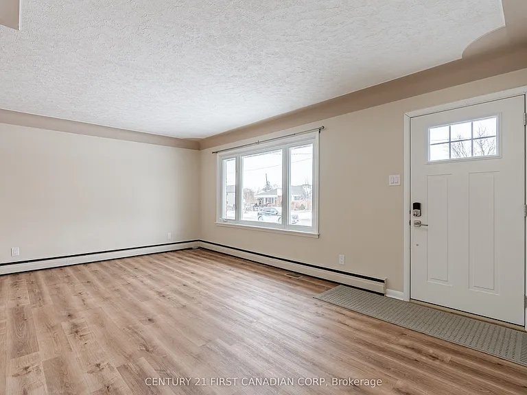 177 Myrtle St #UPPER — Photo 6