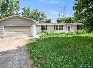 6205 Golf Club Rd, Howell, MI 48843