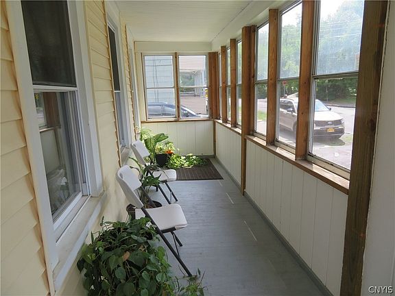 3rd image of 455 Rich St