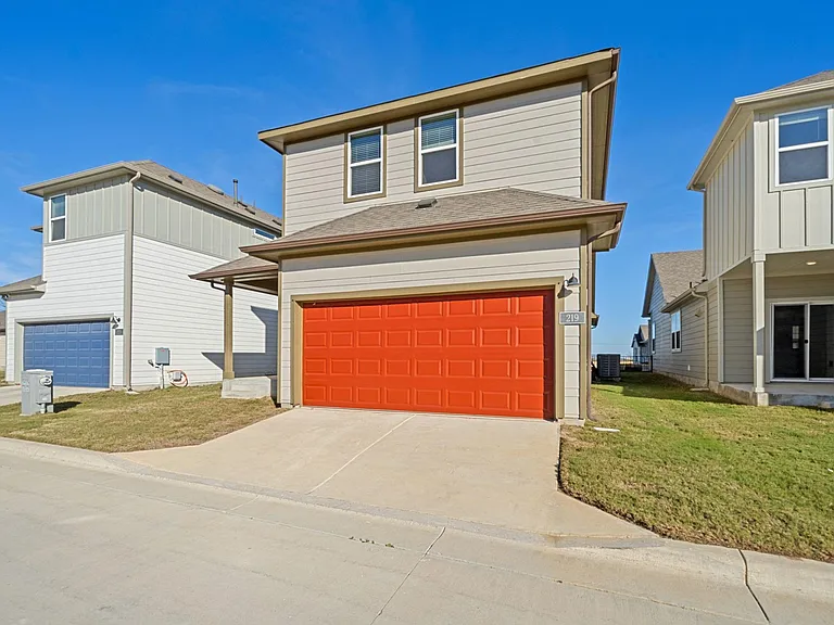 219 Pinnacle Ln — Photo 2