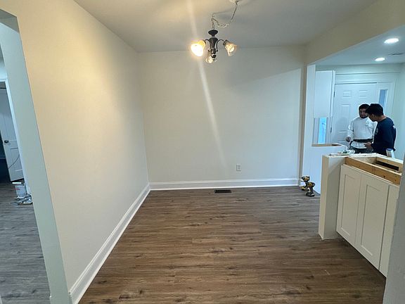 5th image of 3925 Fairfax Dr
