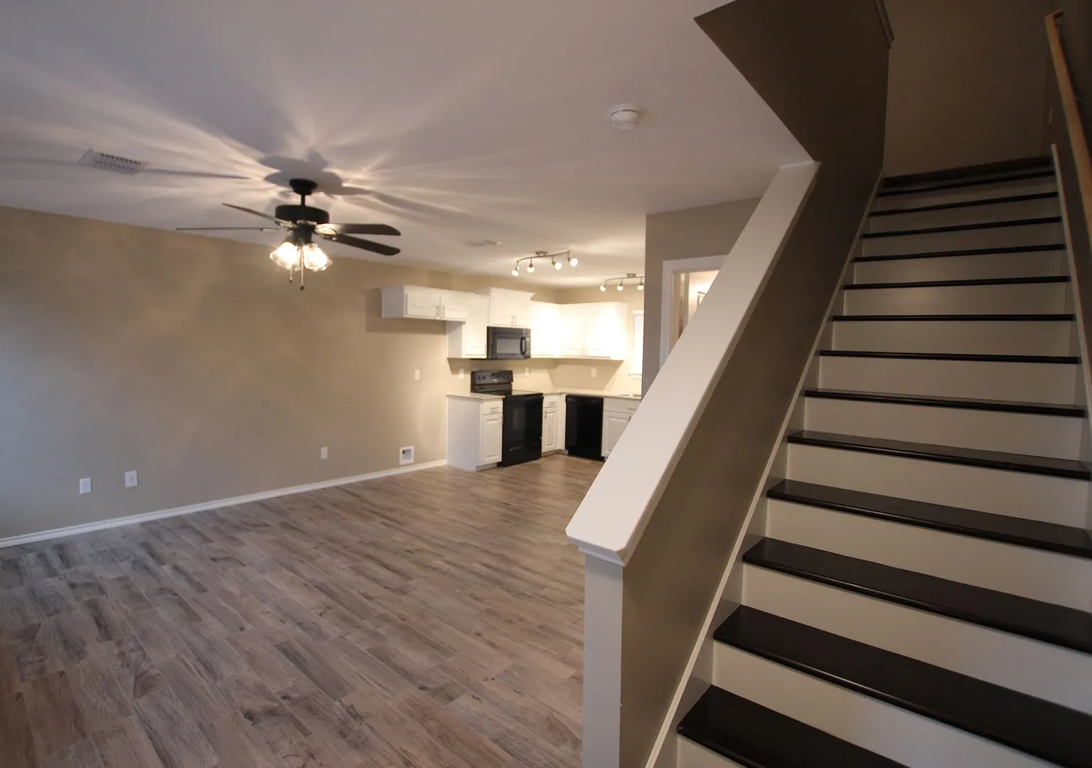 Brad Circle 1214 — Photo 2