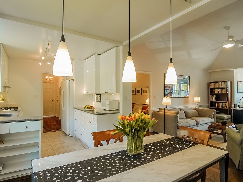 1st image of 2 Chateaux Cir APT 2K