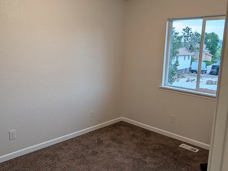 Second bedroom.