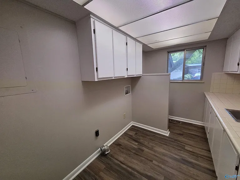 1209 Governors Dr SE — Photo 14