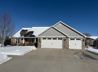 210 E Flintrock Dr, Appleton, WI 54913