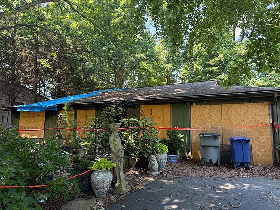 2nd image of 1526 Shellbark Pl