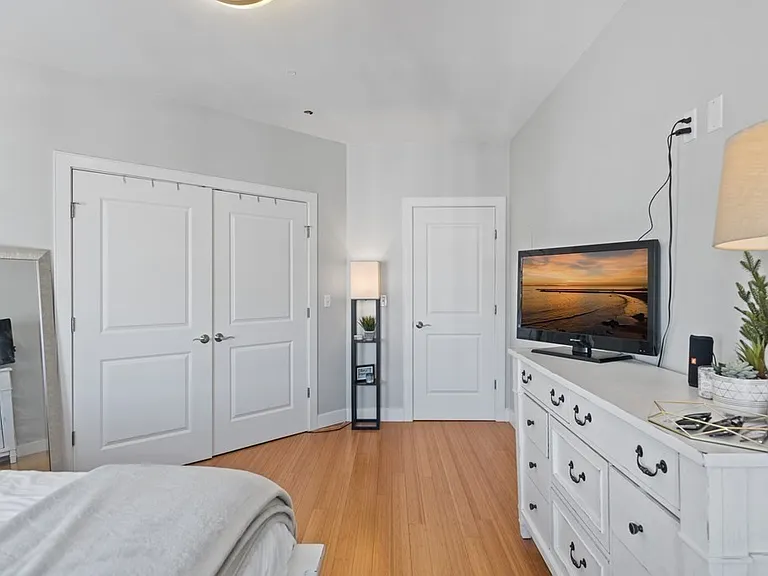 152 Old Colony Ave #15 — Photo 15