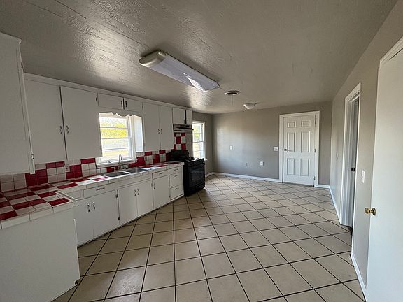 4th image of 1001 S Lamar St