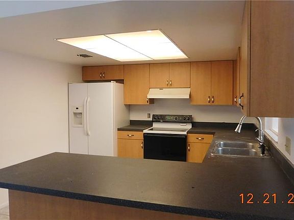 5th image of 2421 Oak Run Blvd