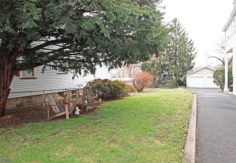 43 Walnut Cres #1 — Photo 6