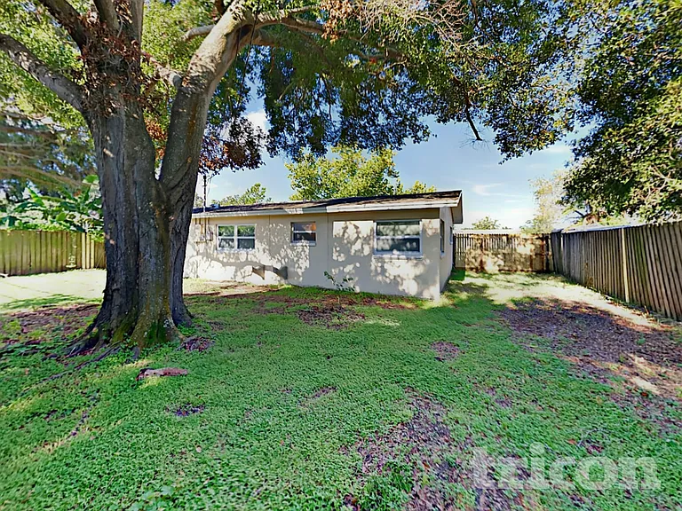 1117 N Saturn Ave — Photo 21
