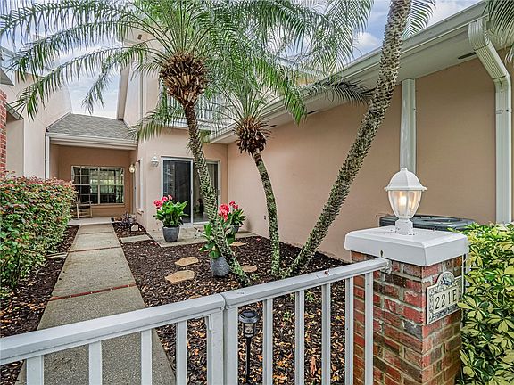5th image of 221 E Park Shores Cir #221E