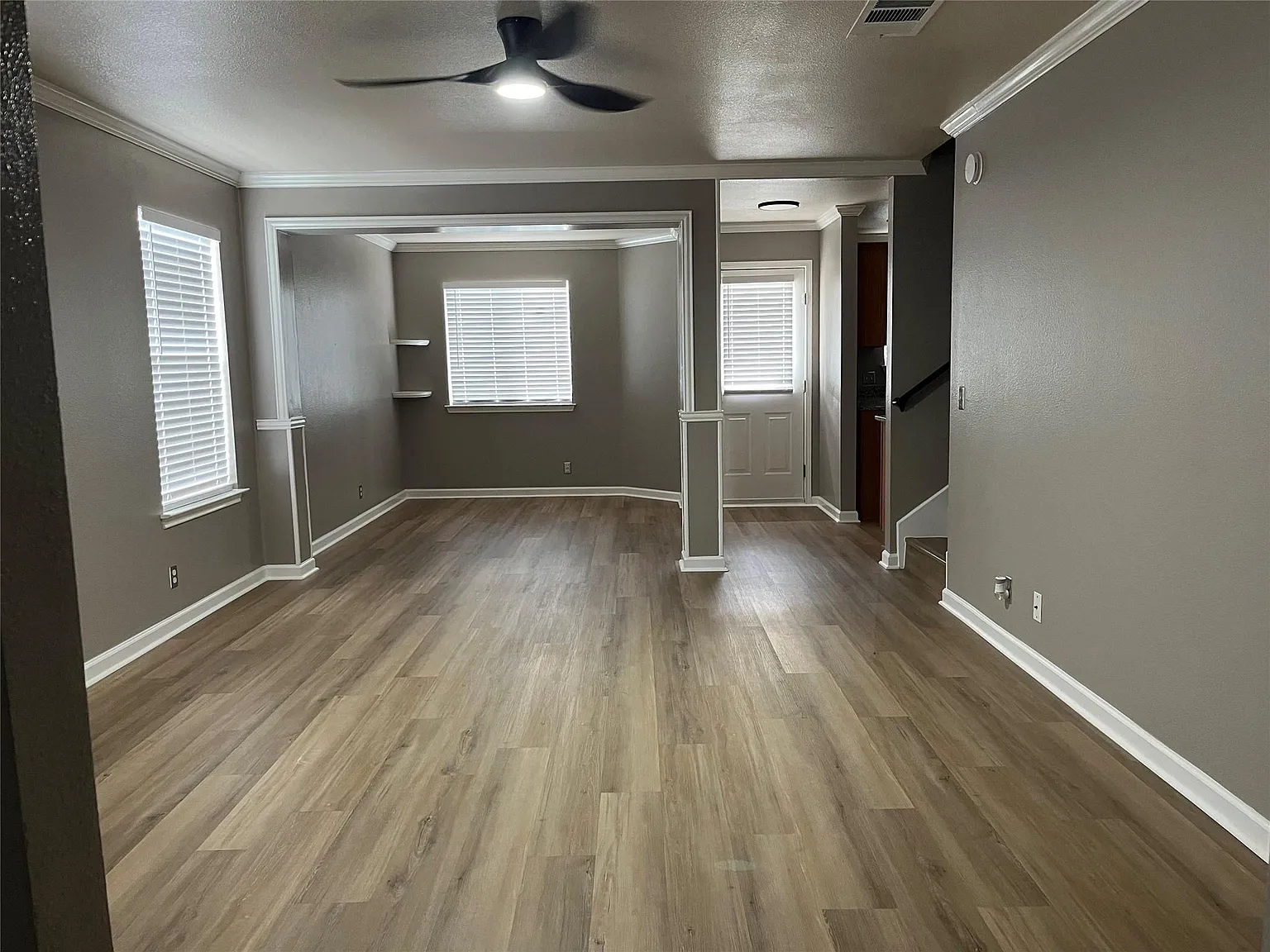 4 bed, 2.5 bath, 1589 sqft, $2,000 — Photo 2