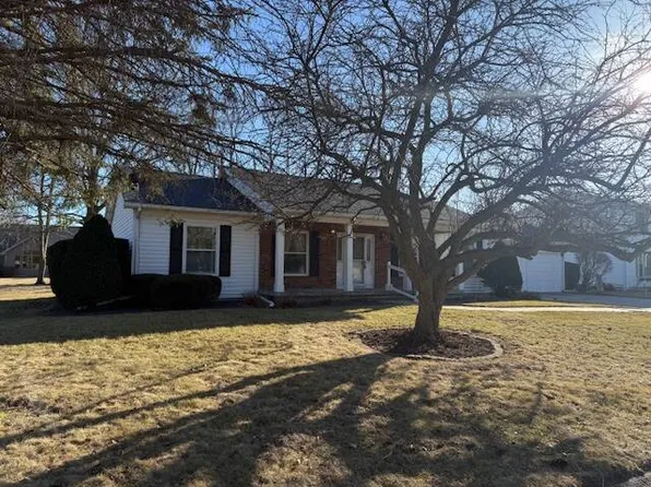 1311 Maplewood Dr, Monmouth, IL 61462