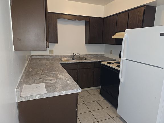 5th image of 920 Stratford Dr E APT 6