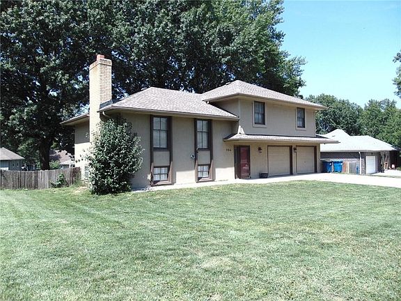 2nd image of 904 N Forest Ln