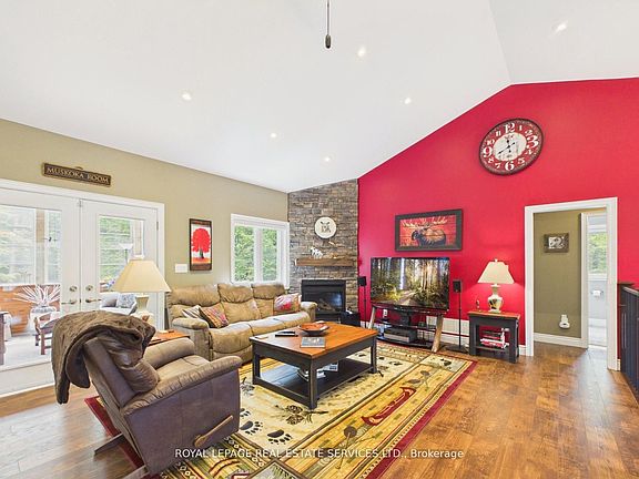 5th image of 1045 Tower Cres