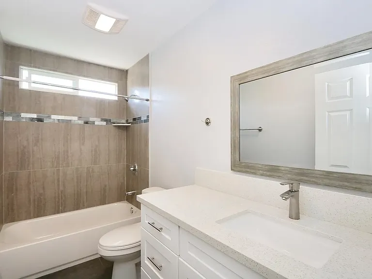 8921 S San Pedro St #A — Photo 13