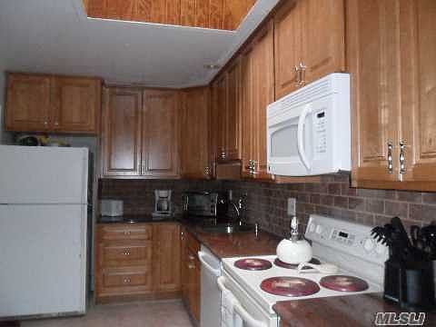 4th image of 210 Pleasant St