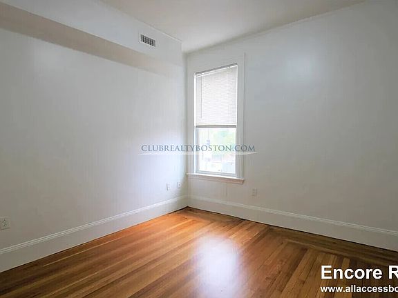 5th image of 1516 Commonwealth Ave #1