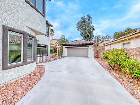 3rd image of 10639 Isola Bella St