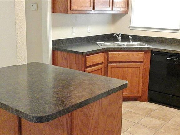 4th image of 615 Club Oak Dr
